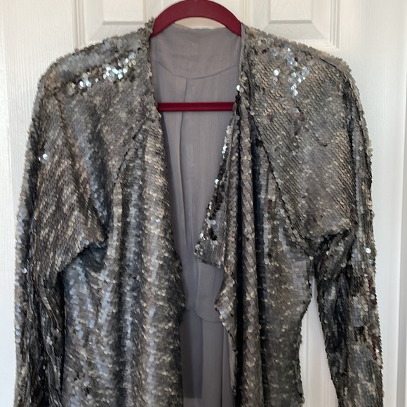 GORGEOUS FREE PEOPLE SILVER SEQUIN JACKET TOP SIZE SMALL SHIMMERY NWT - Picture 5 of 17